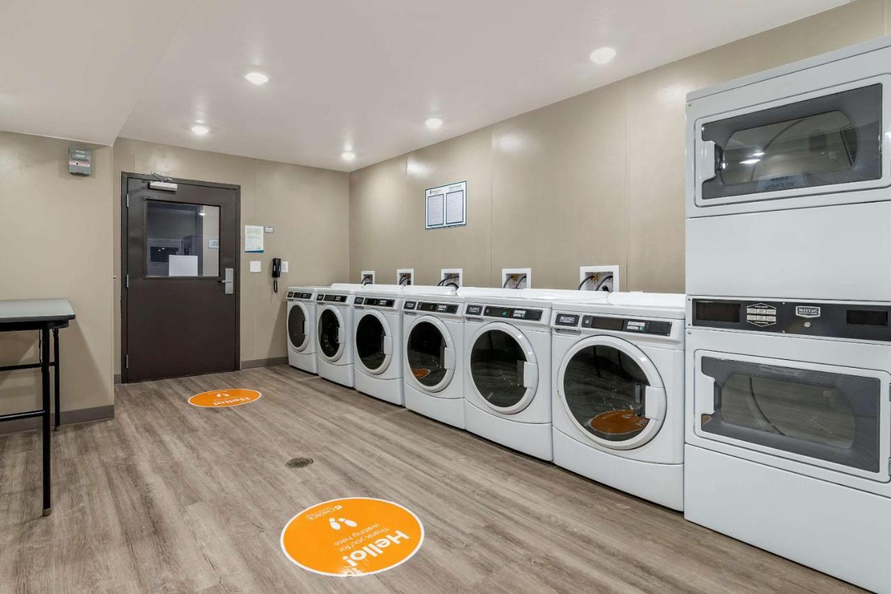Woodspring Suites Брунсуик Екстериор снимка